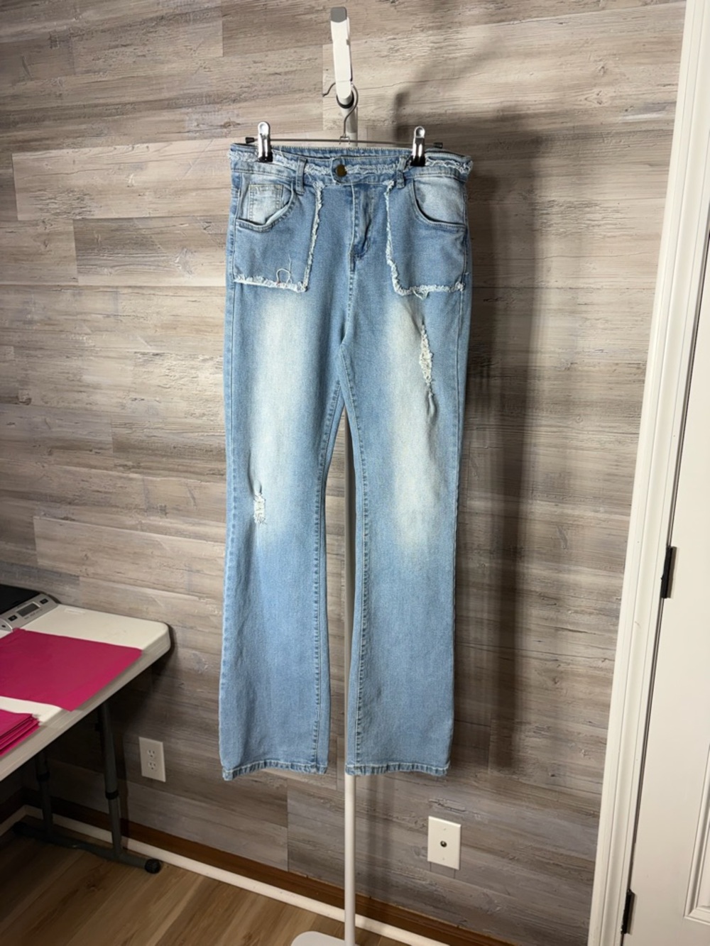 Light Wash Distressed Straight-Leg Jeans 2046